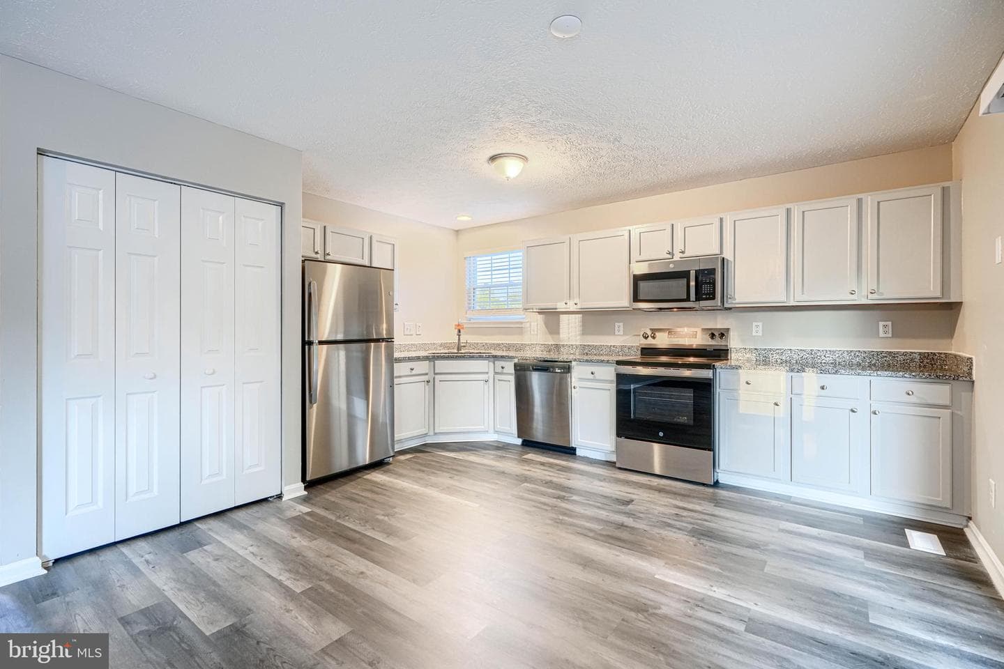 467 Manor Road photo 6