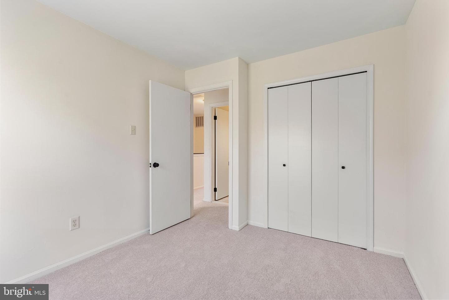 330 Fullerton Place photo 26