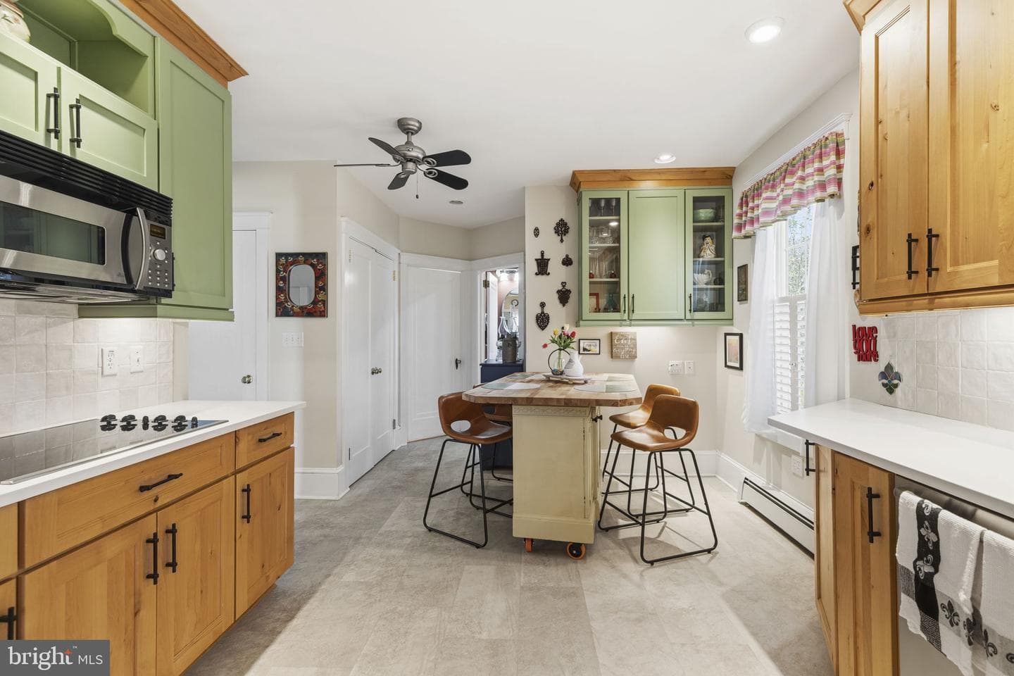 555 Giles Street photo 12