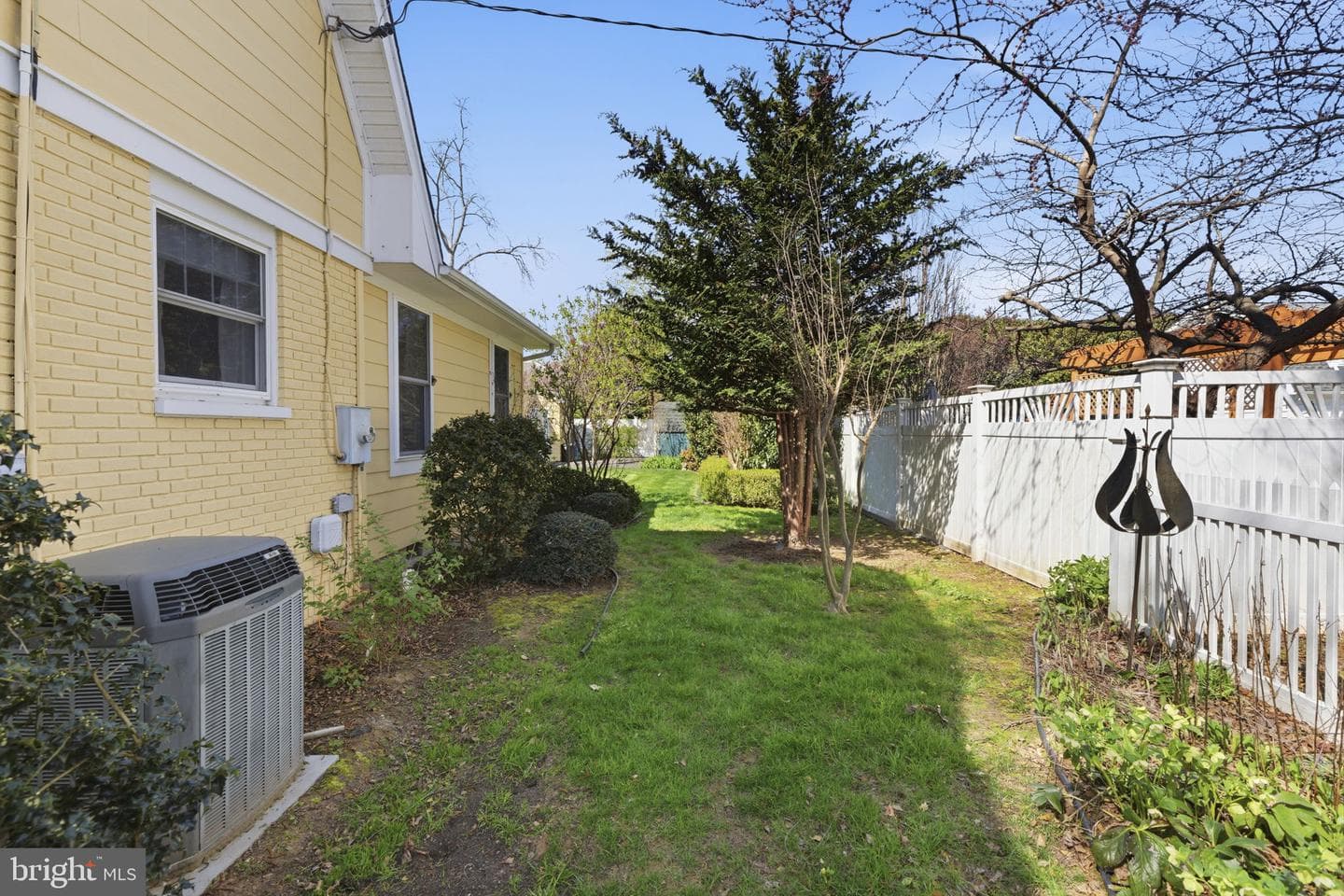 555 Giles Street photo 37