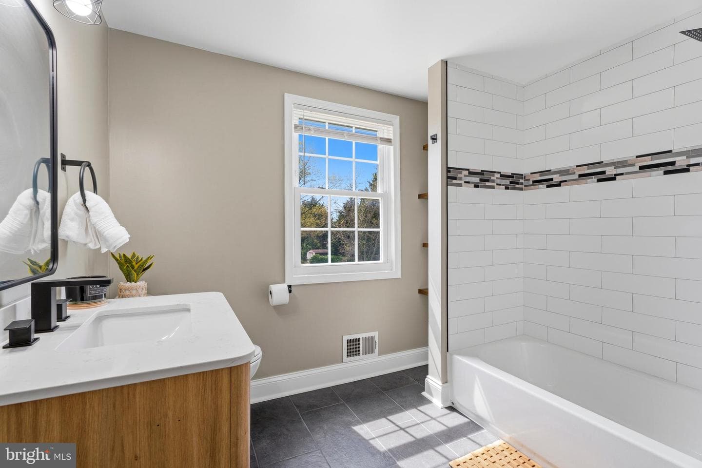 815 Gilbert Road photo 43
