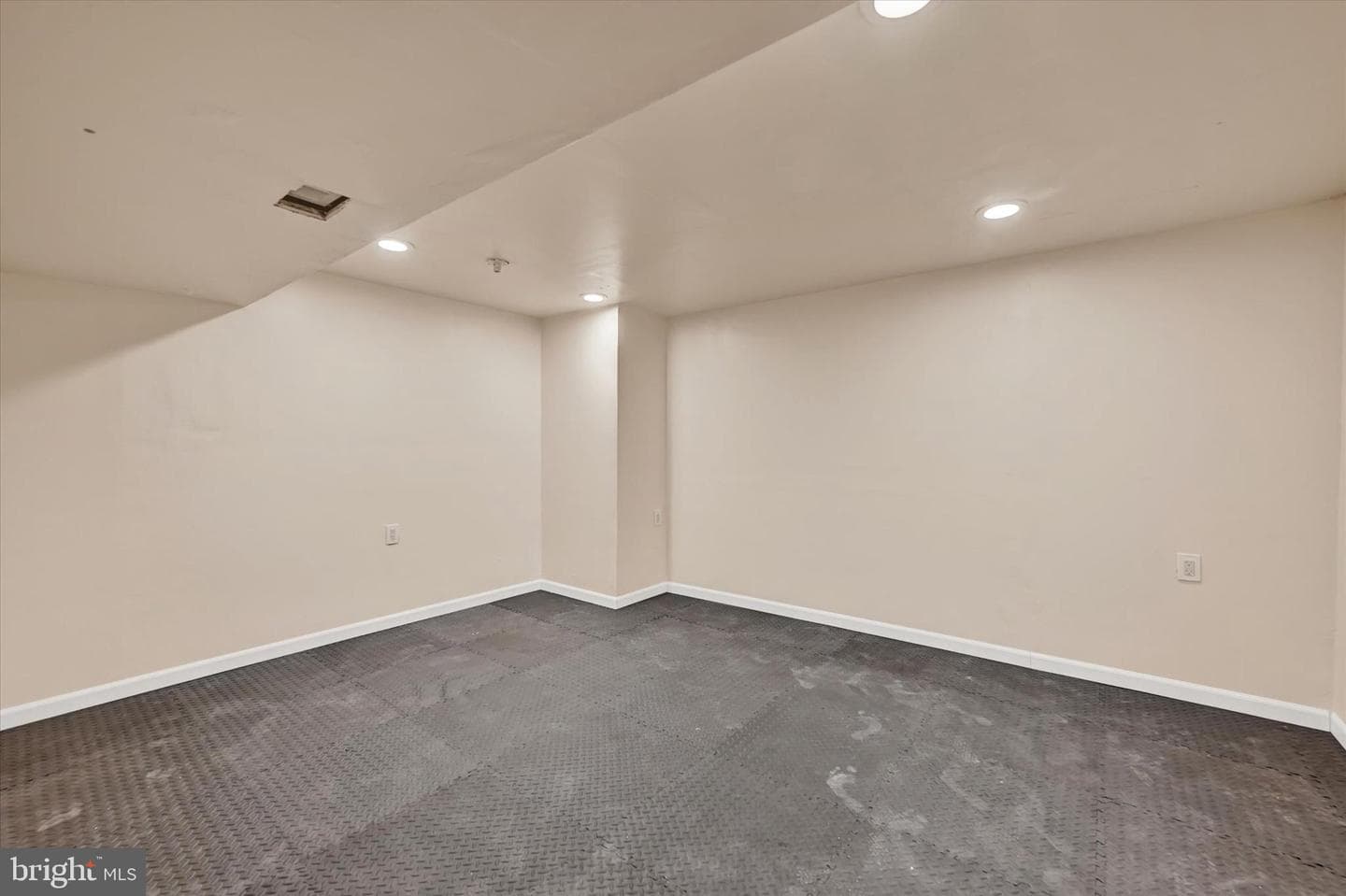 2019 S Fountain Green Road photo 19