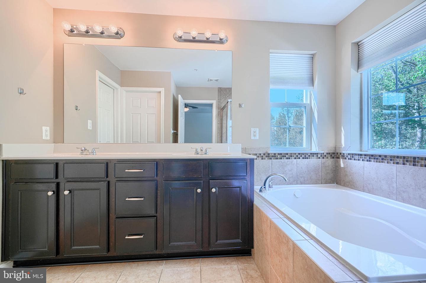 246 Mohegan Drive photo 34