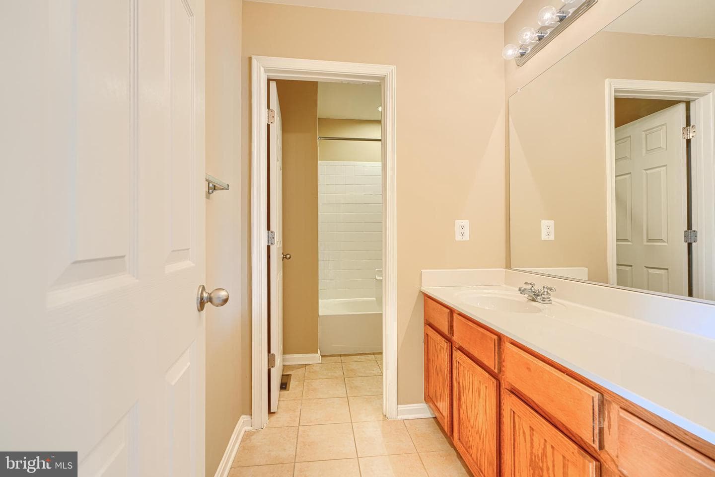 246 Mohegan Drive photo 40