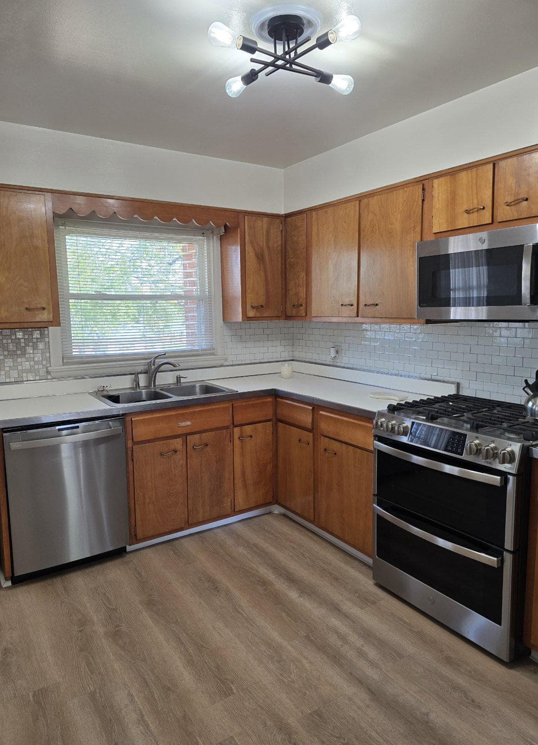 410 Plumtree Road photo 5