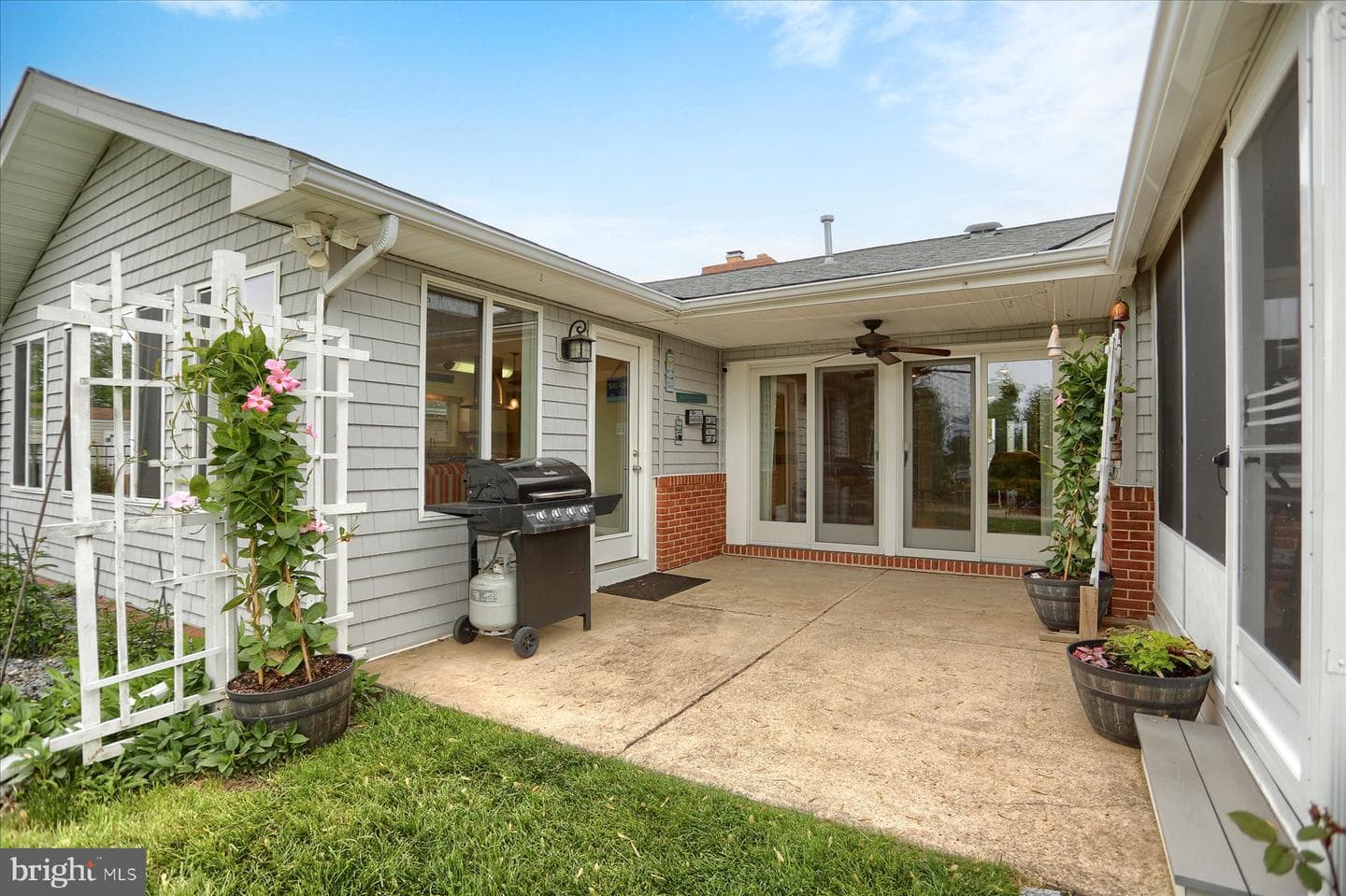 24 Neptune Drive photo 40