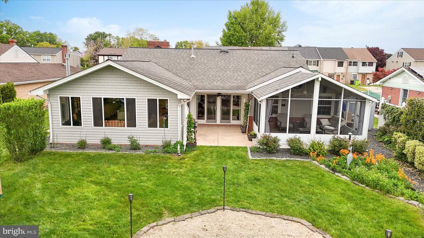 24 Neptune Drive photo 49