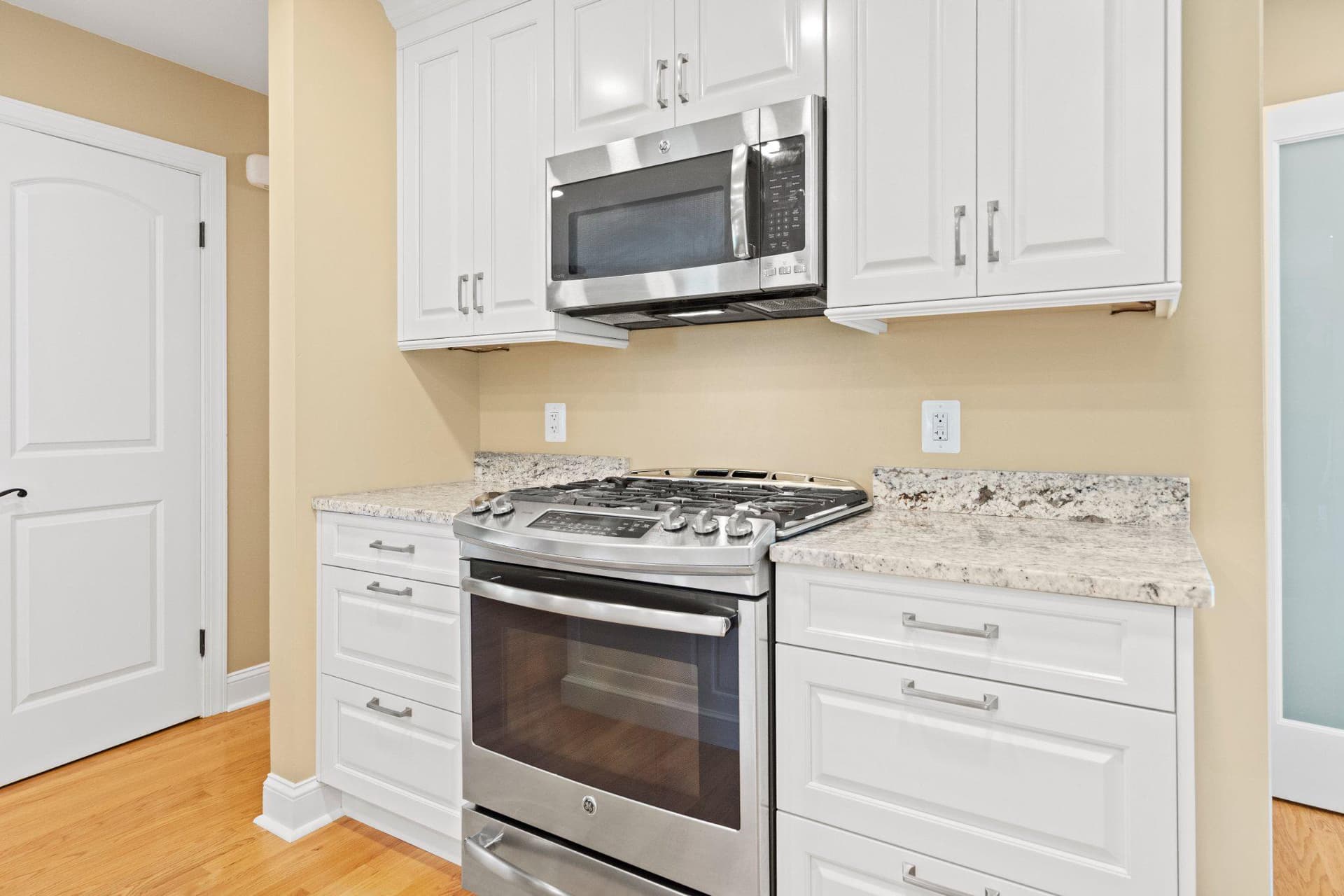 407 Plumtree Road photo 11