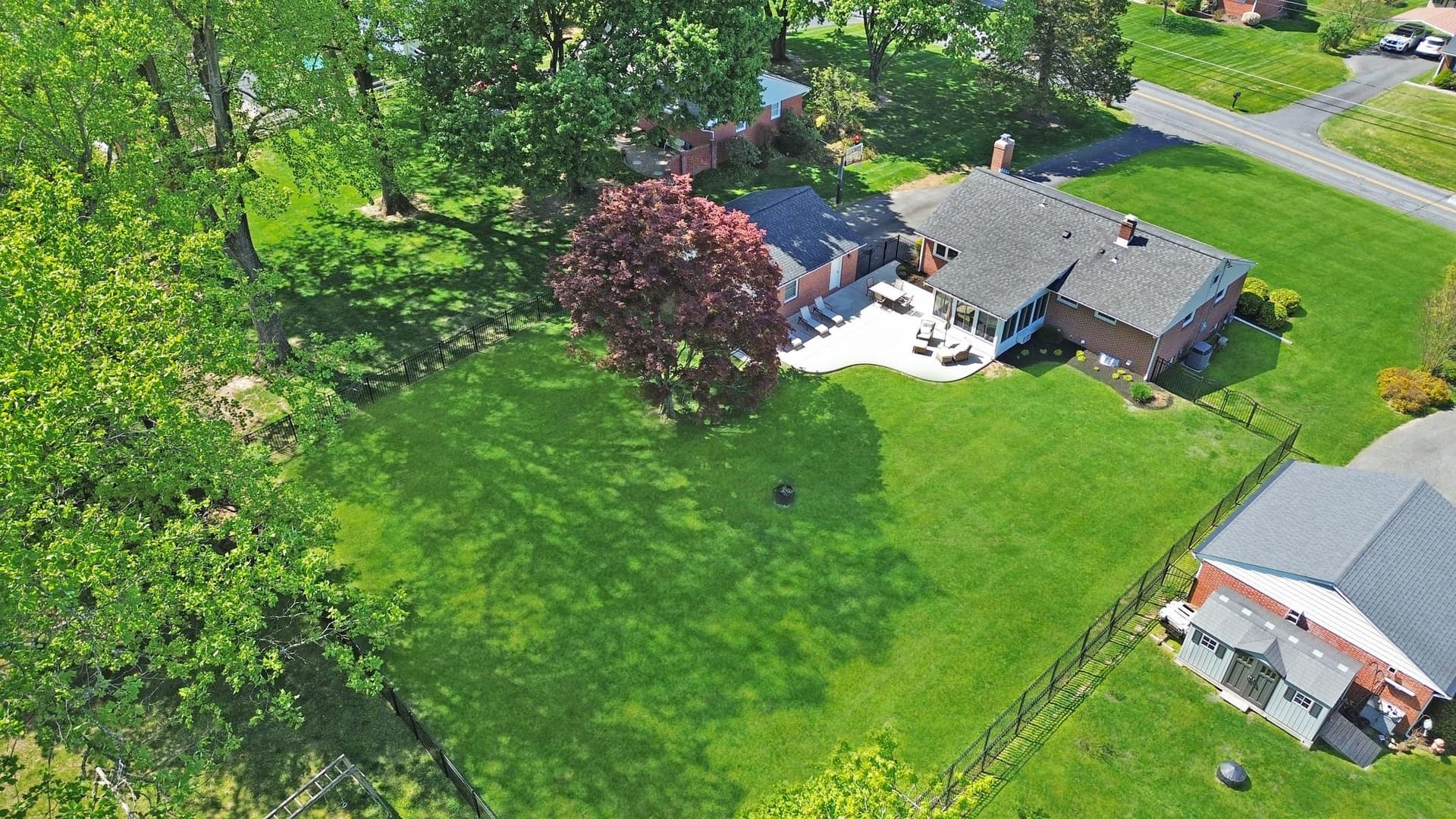 407 Plumtree Road photo 29