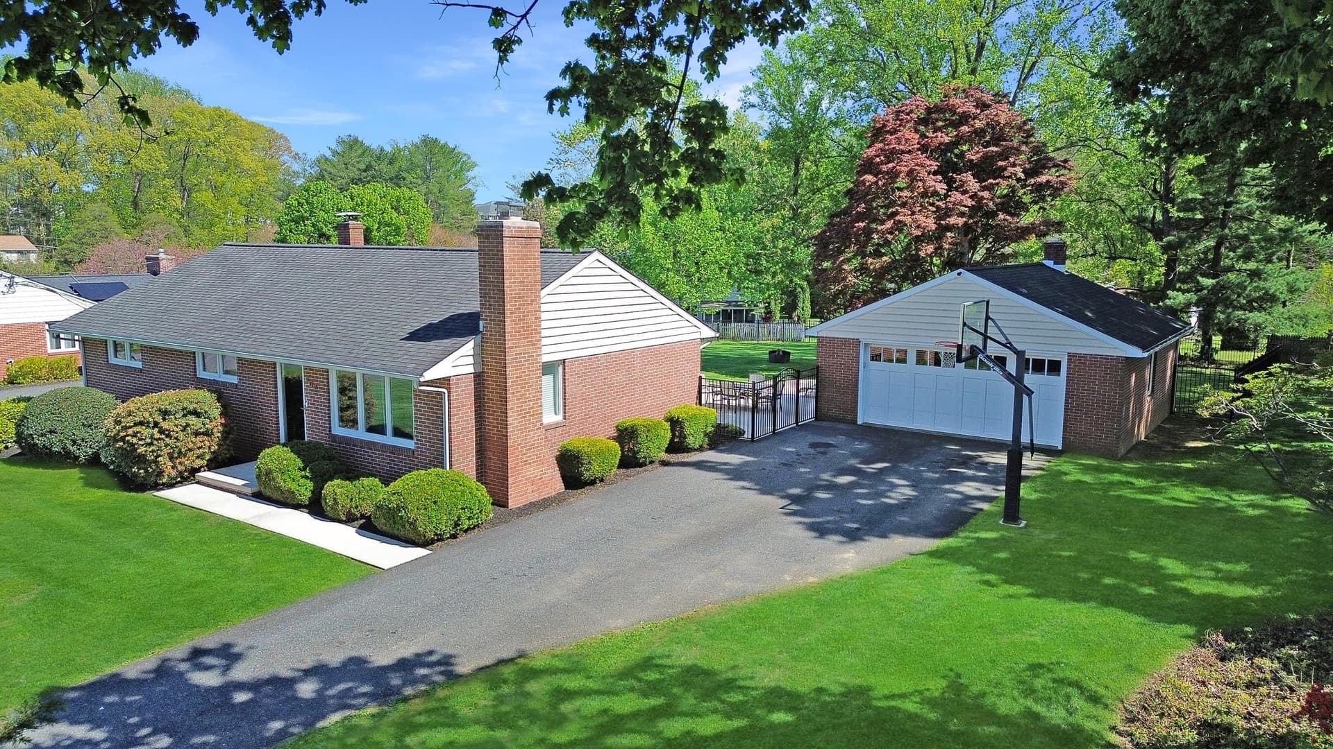 407 Plumtree Road photo 34