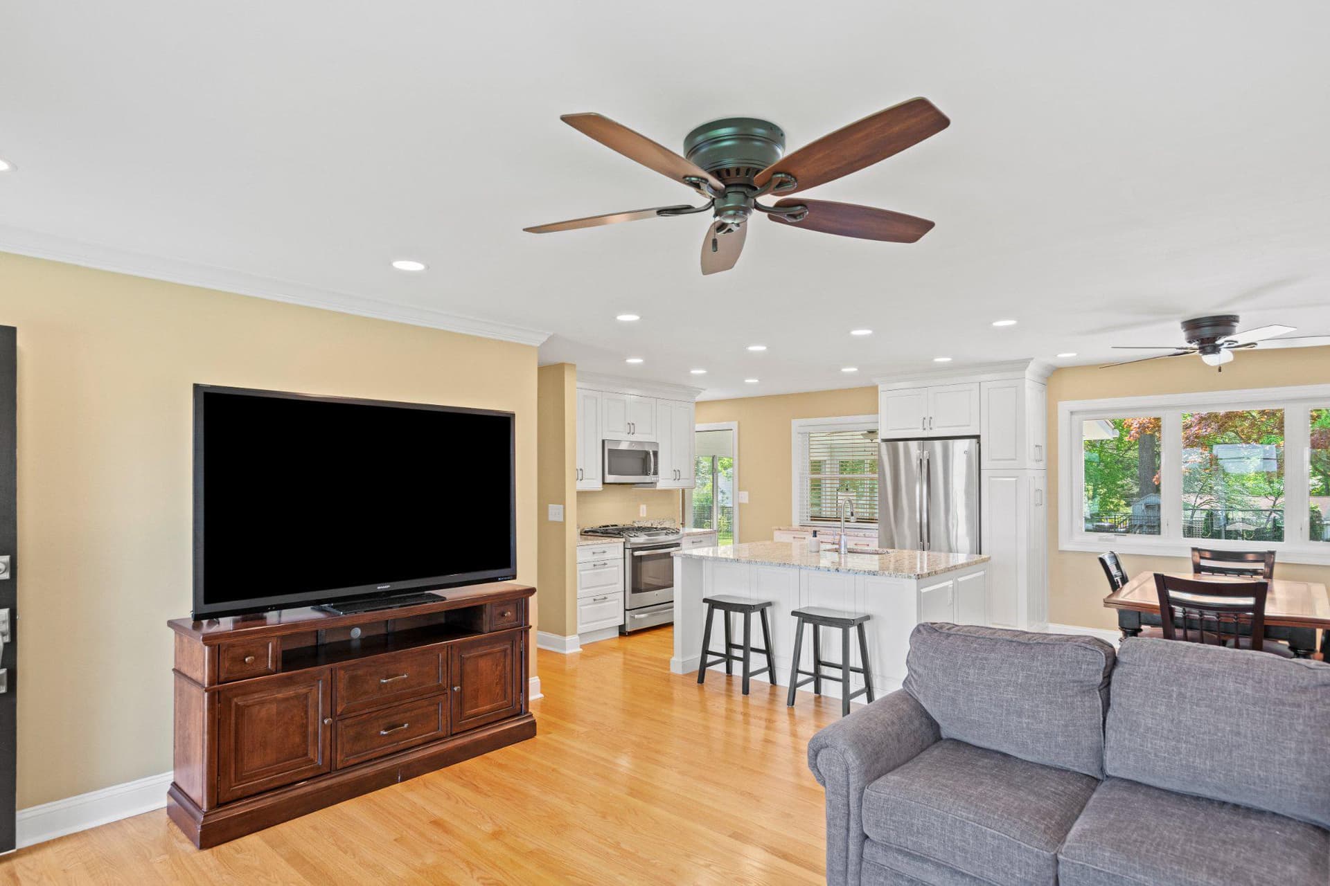 407 Plumtree Road photo 6