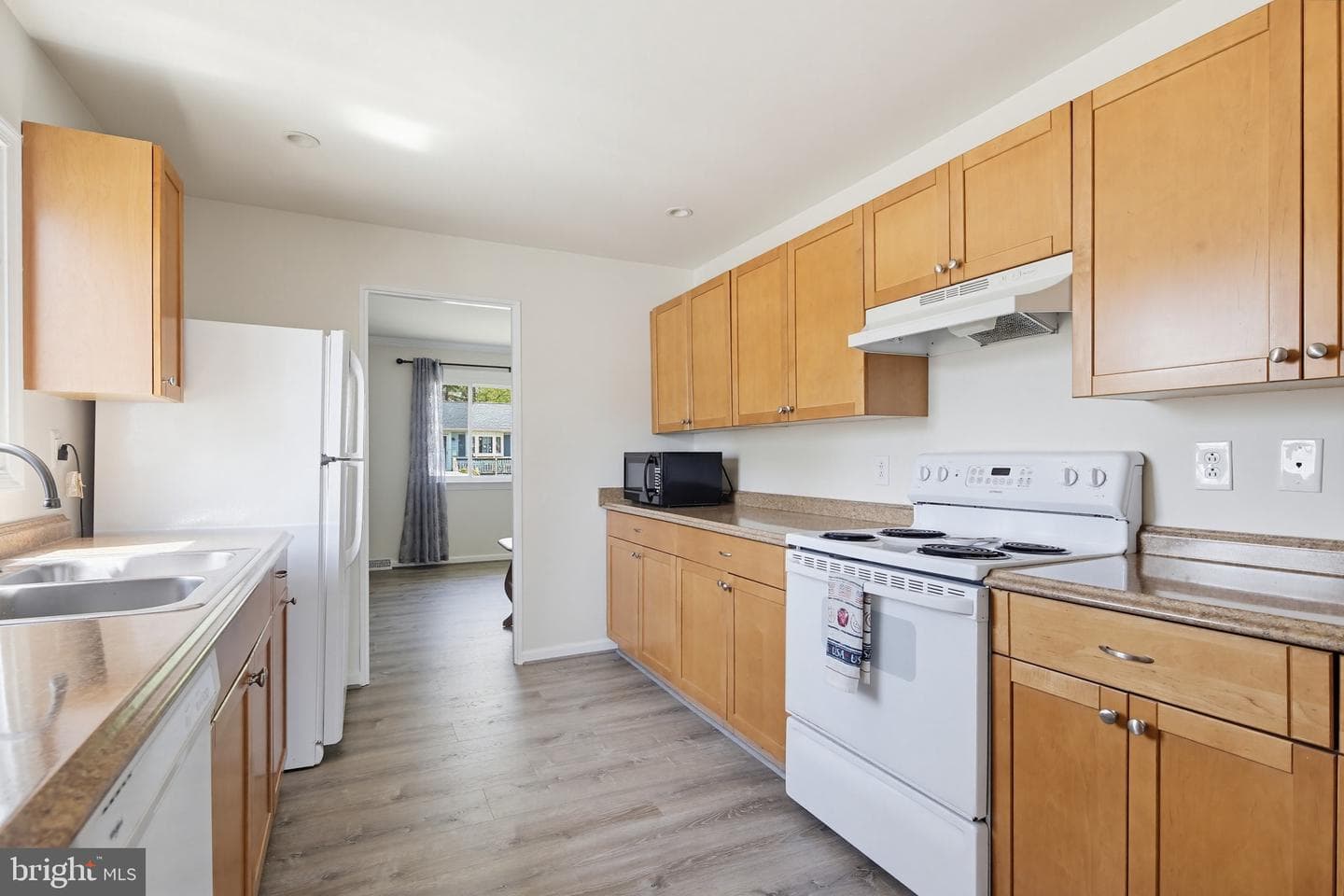 535 Walker Street photo 11