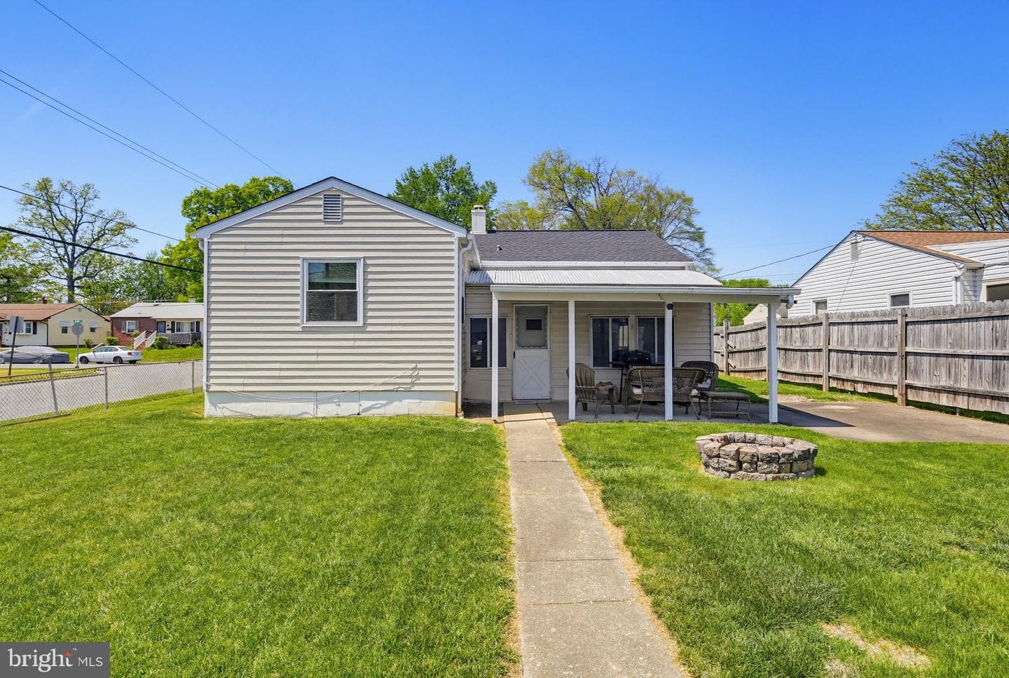 535 Walker Street photo 23