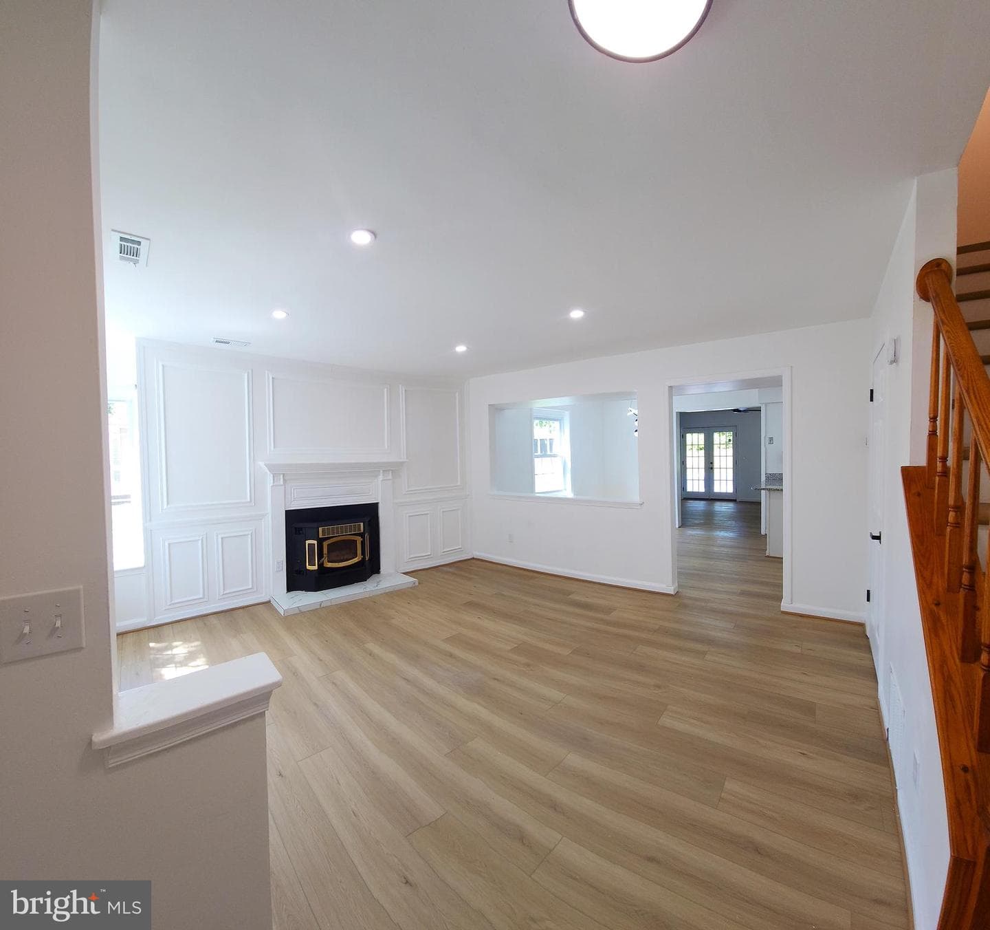 1206 Caldwell Court S photo 3