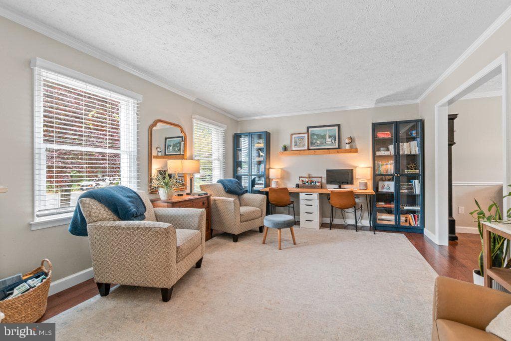 703 Macphail Court N photo 10