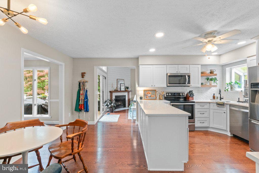 703 Macphail Court N photo 19
