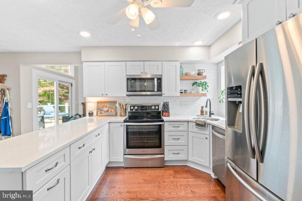 703 Macphail Court N photo 21