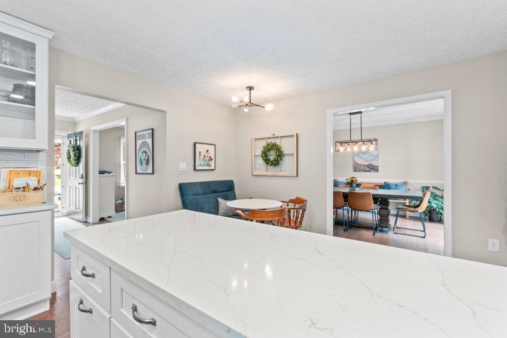 703 Macphail Court N photo 24