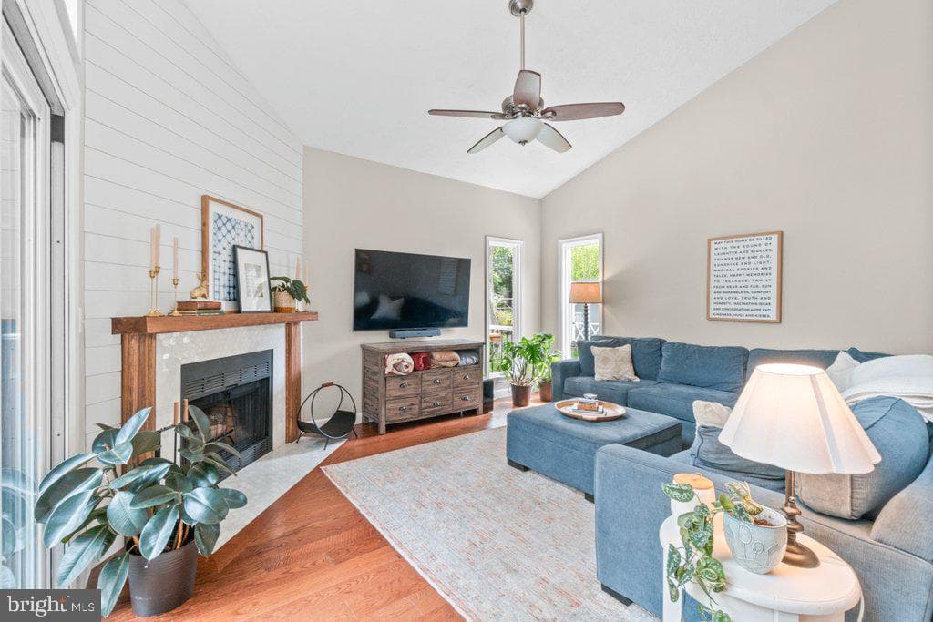 703 Macphail Court N photo 25