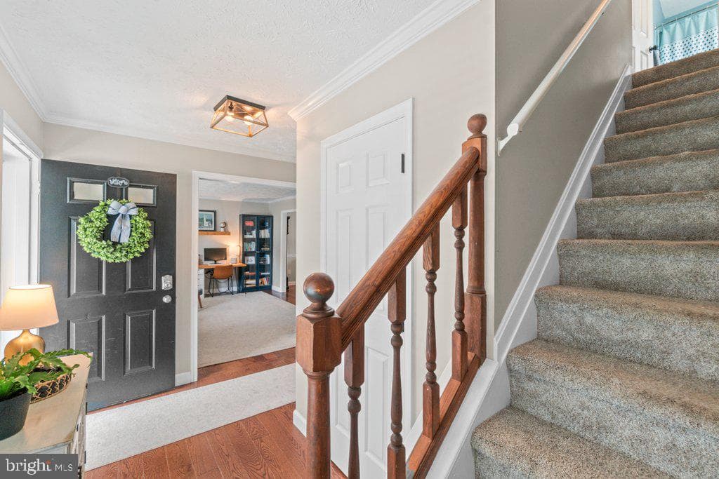 703 Macphail Court N photo 29
