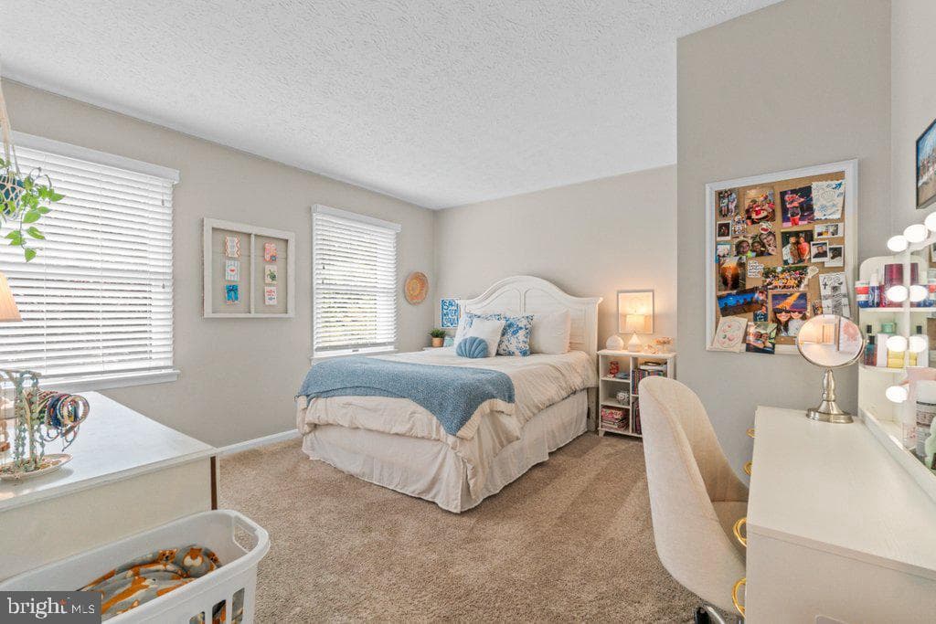 703 Macphail Court N photo 33