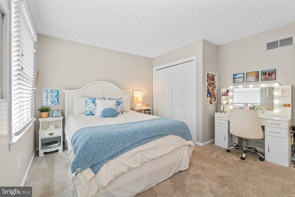 703 Macphail Court N photo 34