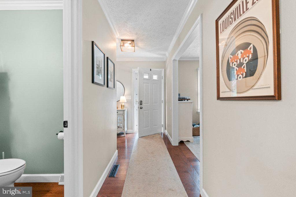 703 Macphail Court N photo 7