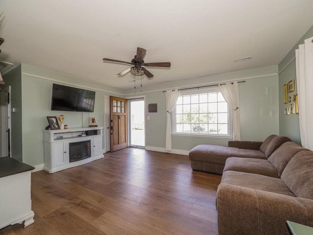 50 Mitchell Avenue photo 3