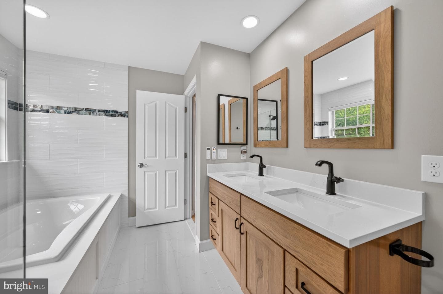 805 Martin Road photo 27