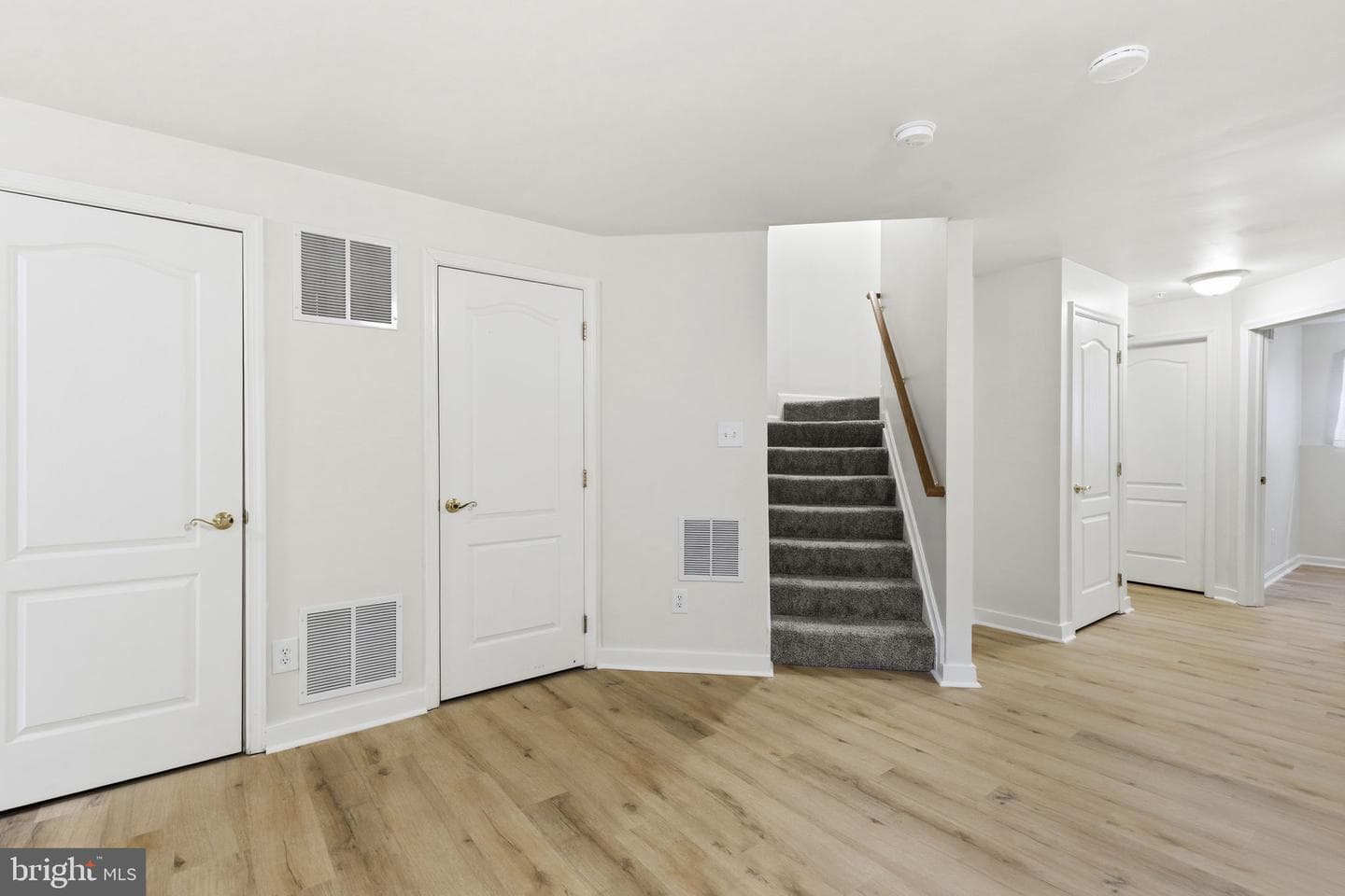 587 Kirkcaldy Way photo 32