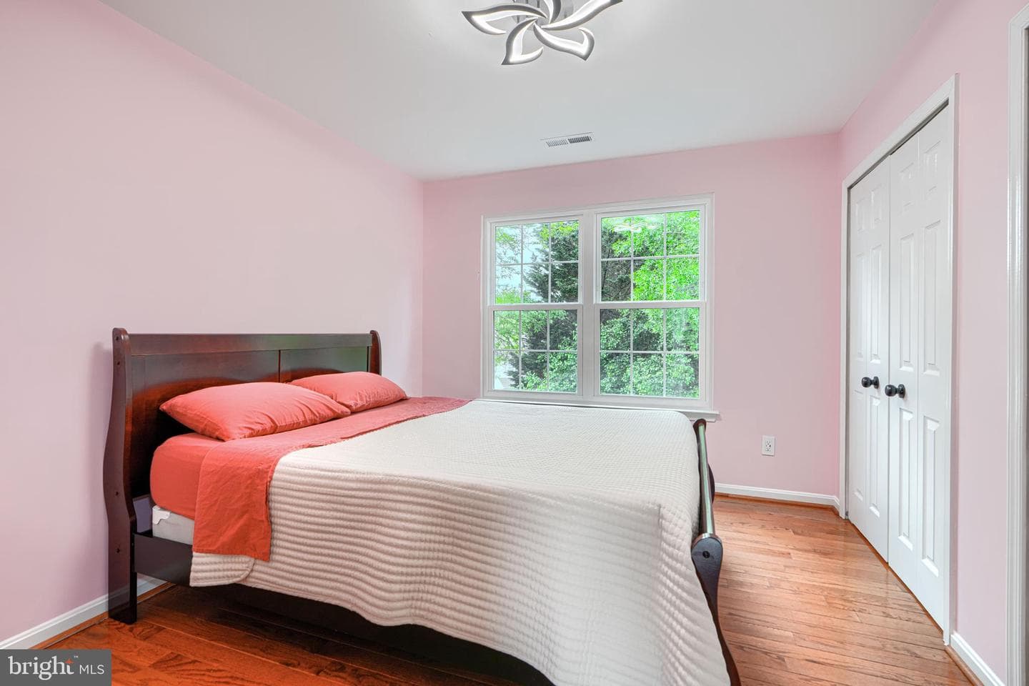 704 Greenglade Court photo 17