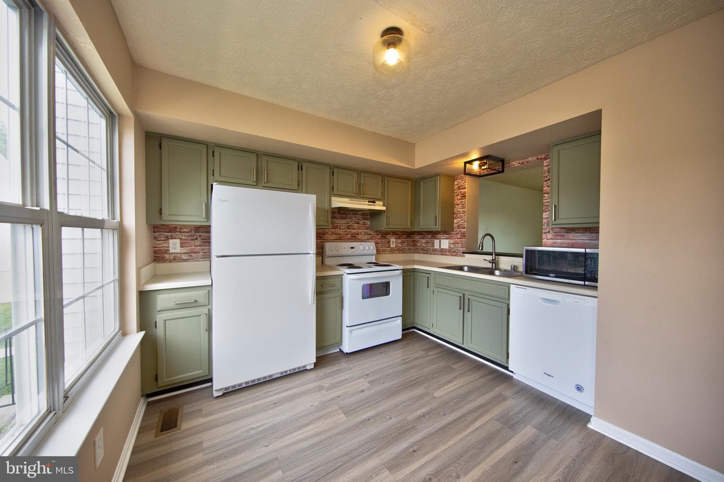 104 Remington Circle photo 5