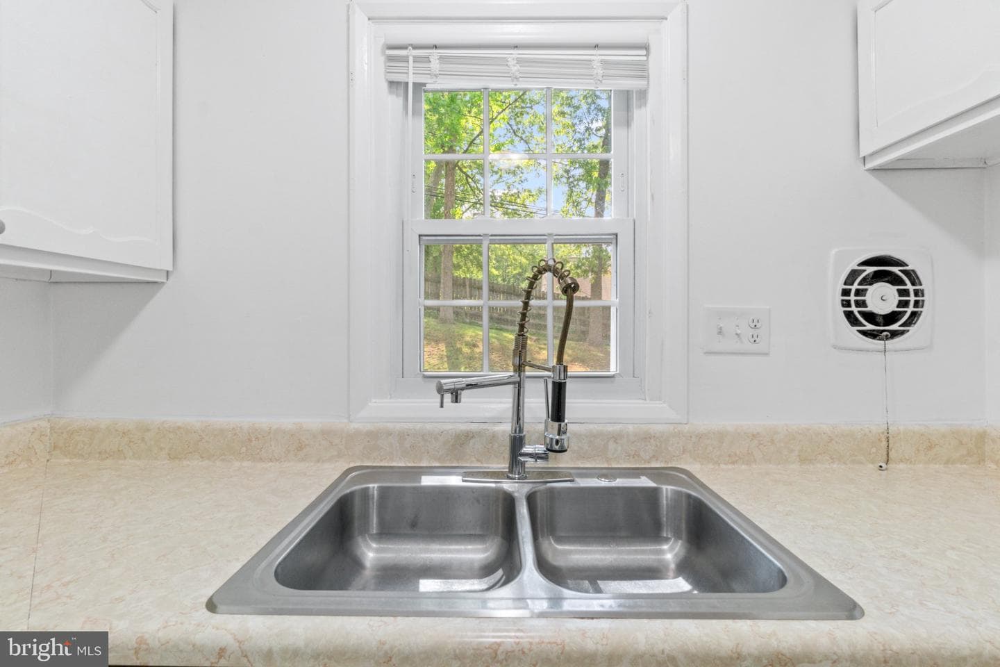 1017 Emmerick Drive photo 8