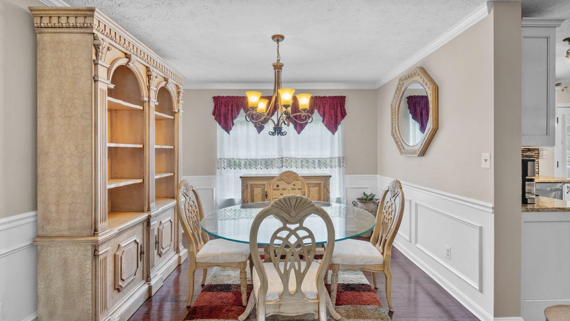 405 Devonshire Court photo 13