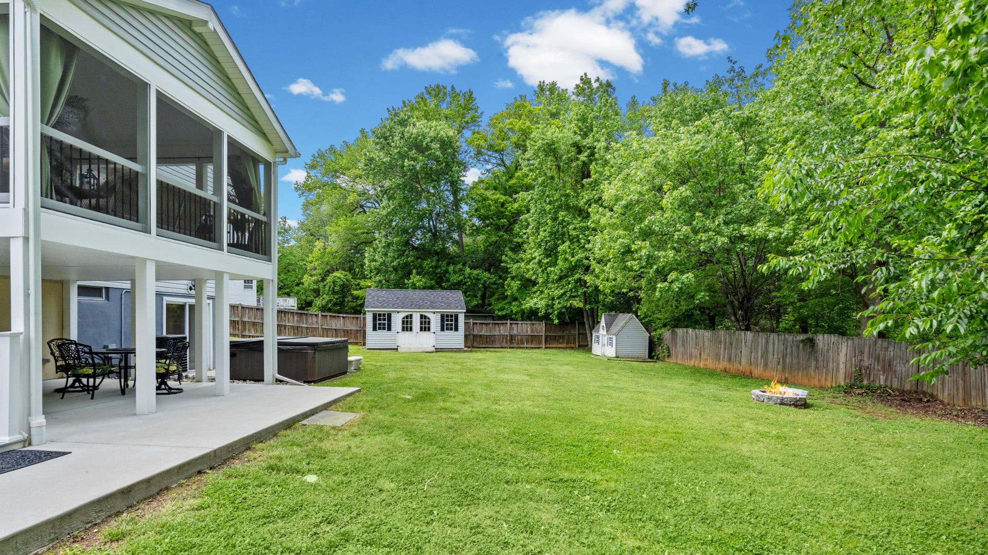 405 Devonshire Court photo 50