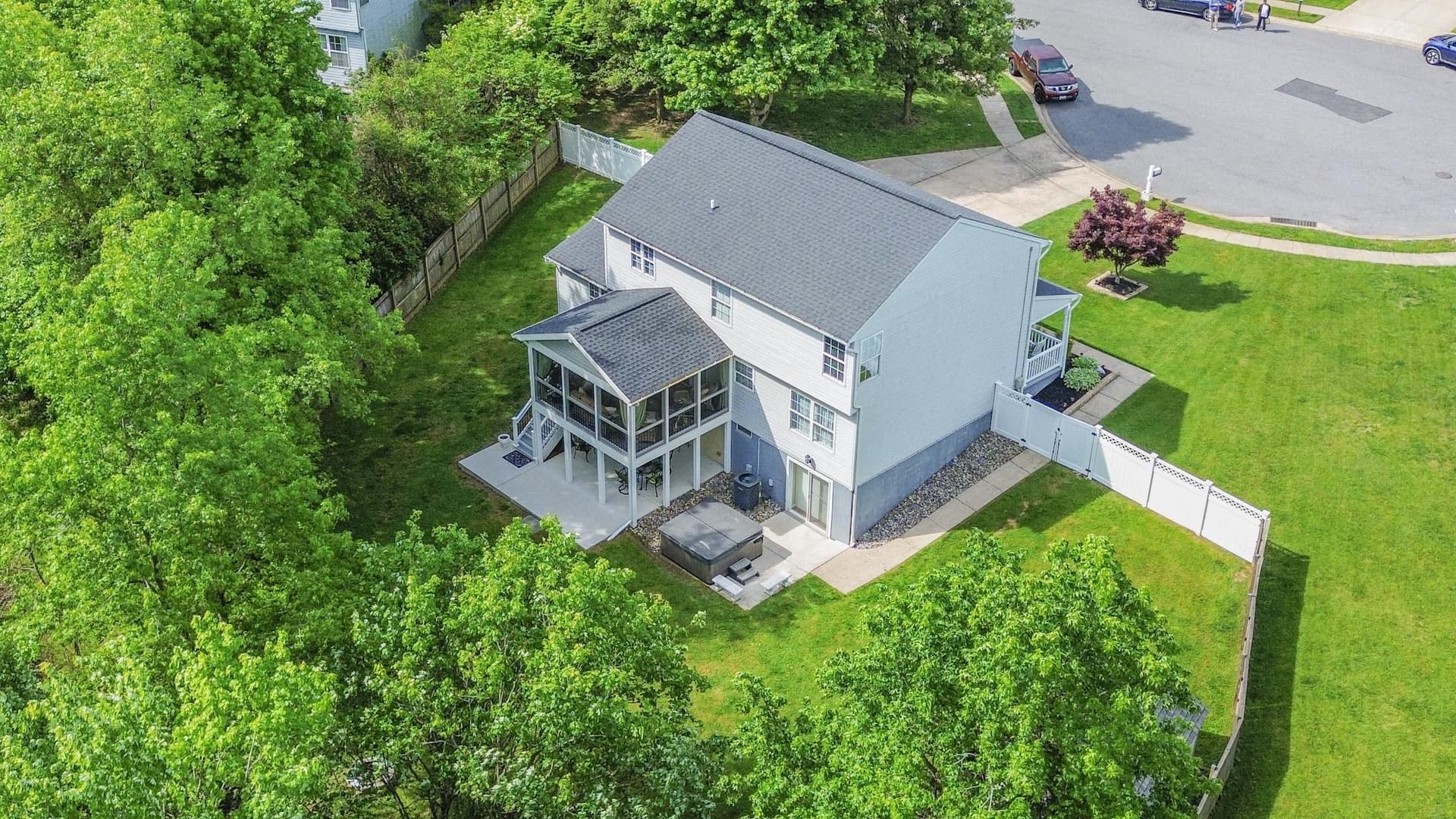 405 Devonshire Court photo 56