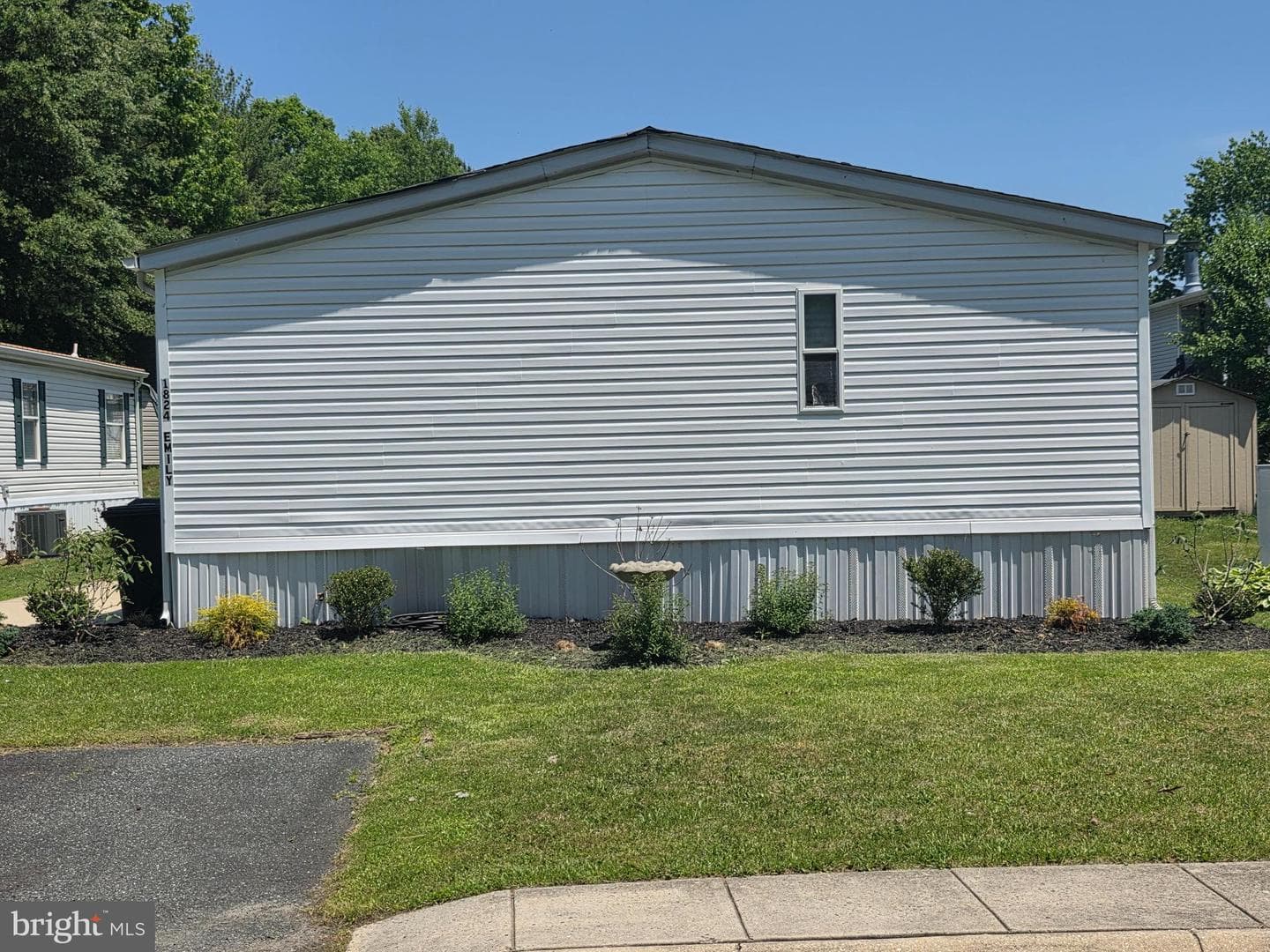 1824 Emily Drive photo 3