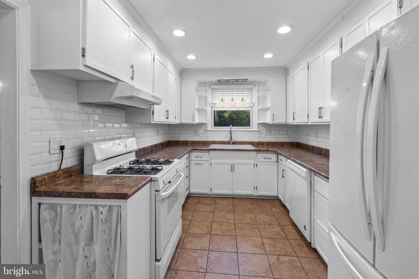 229 S Rogers Street photo 15