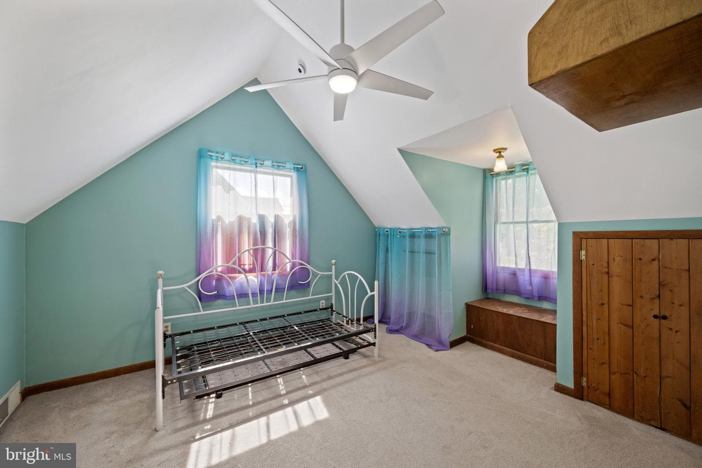 817 Giles Street photo 22
