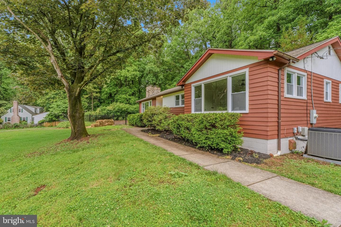 2327 Sherwood Lane photo 3