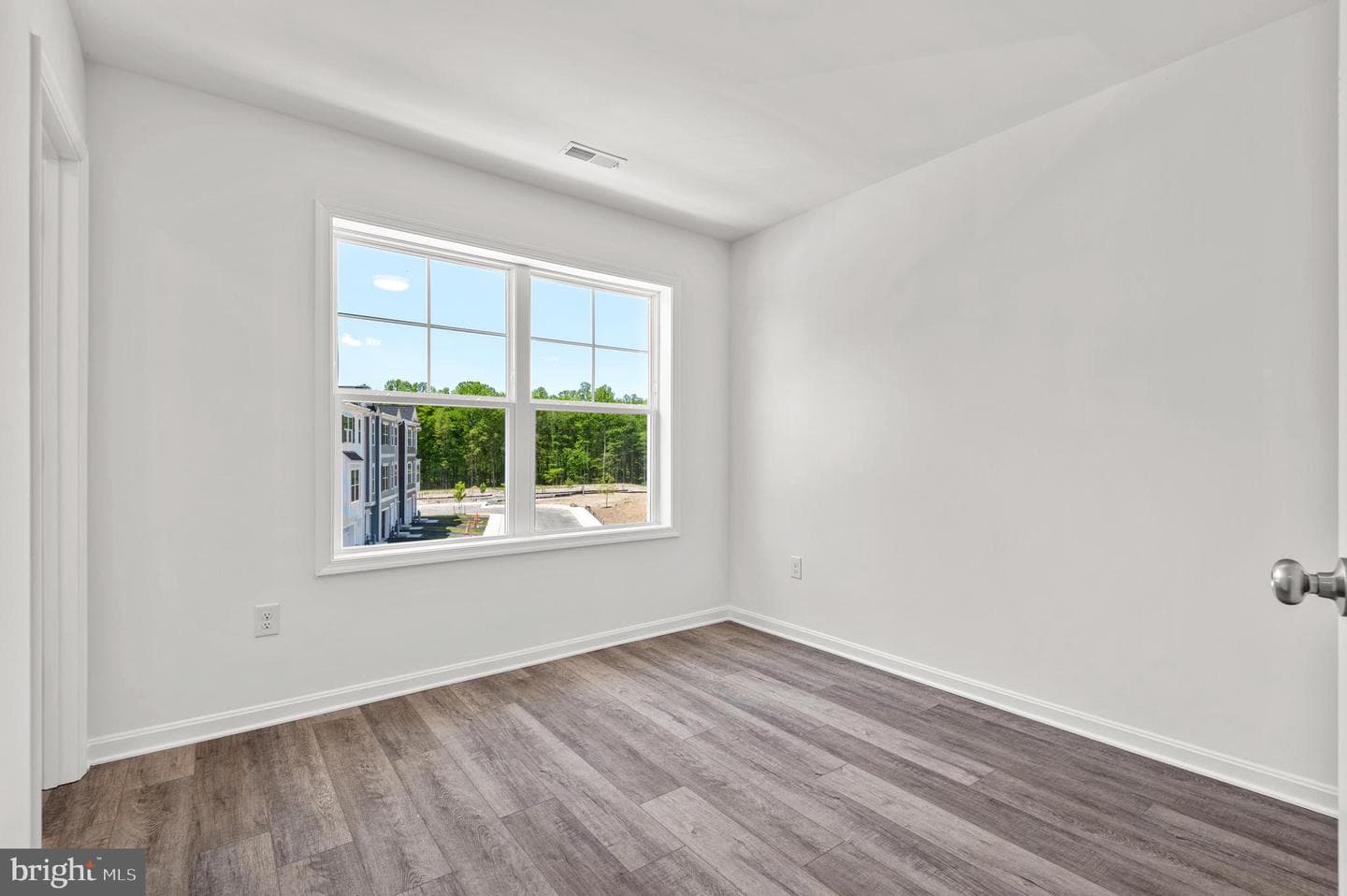 760 Bur Oak Court photo 23