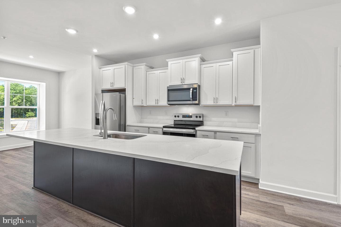 760 Bur Oak Court photo 8