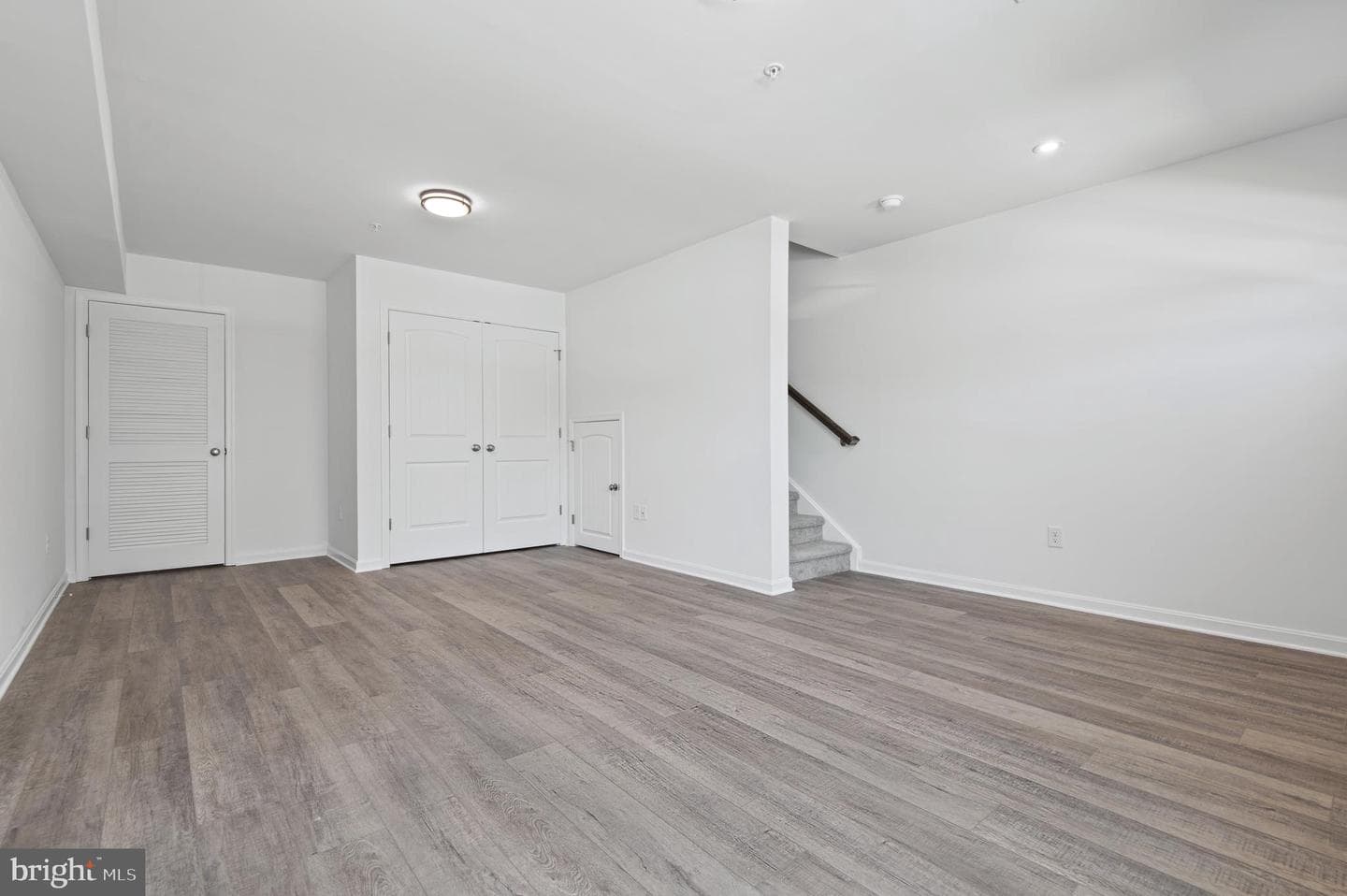 754 Bur Oak Court photo 3