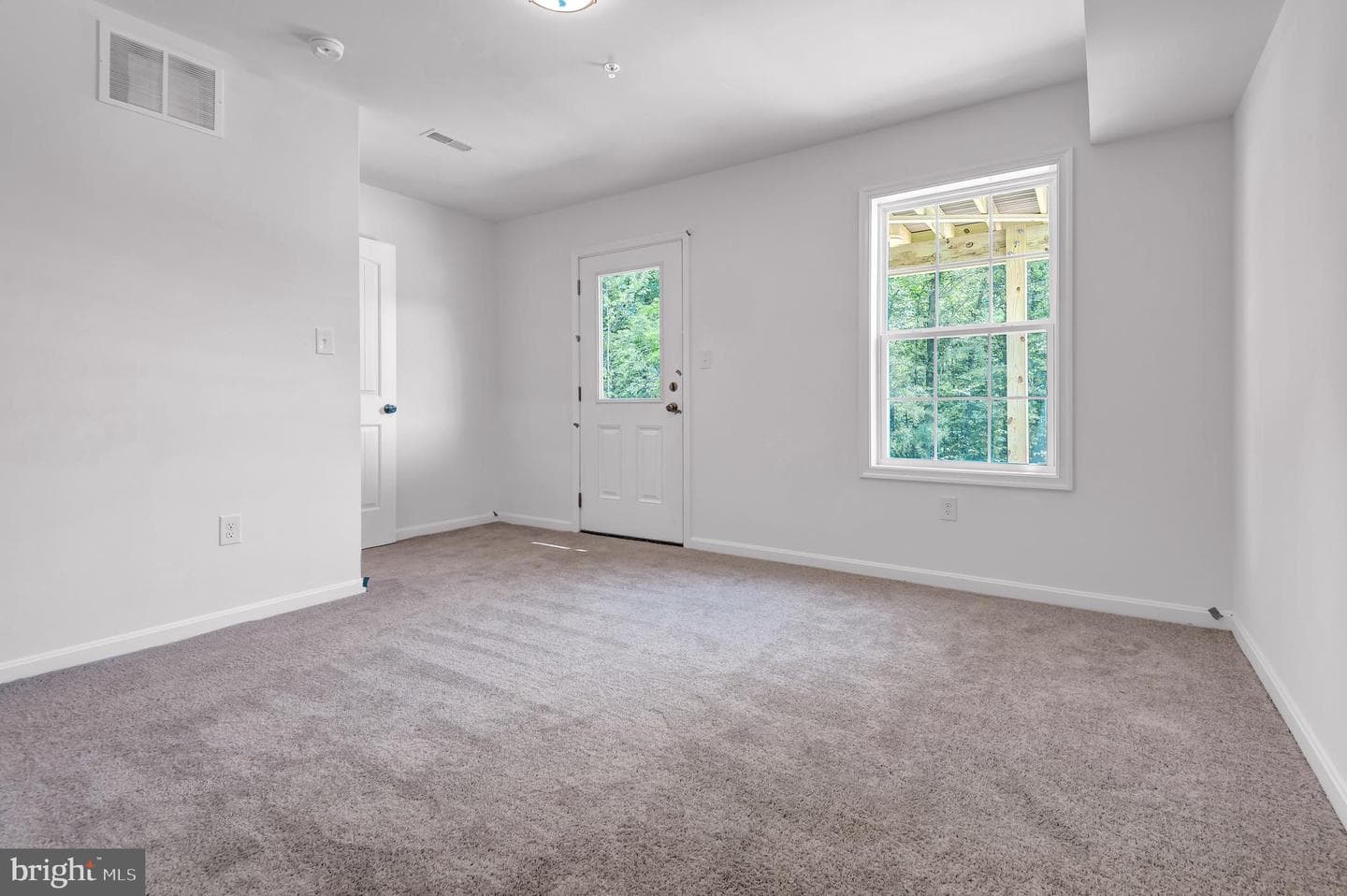 718 Bur Oak Court photo 19