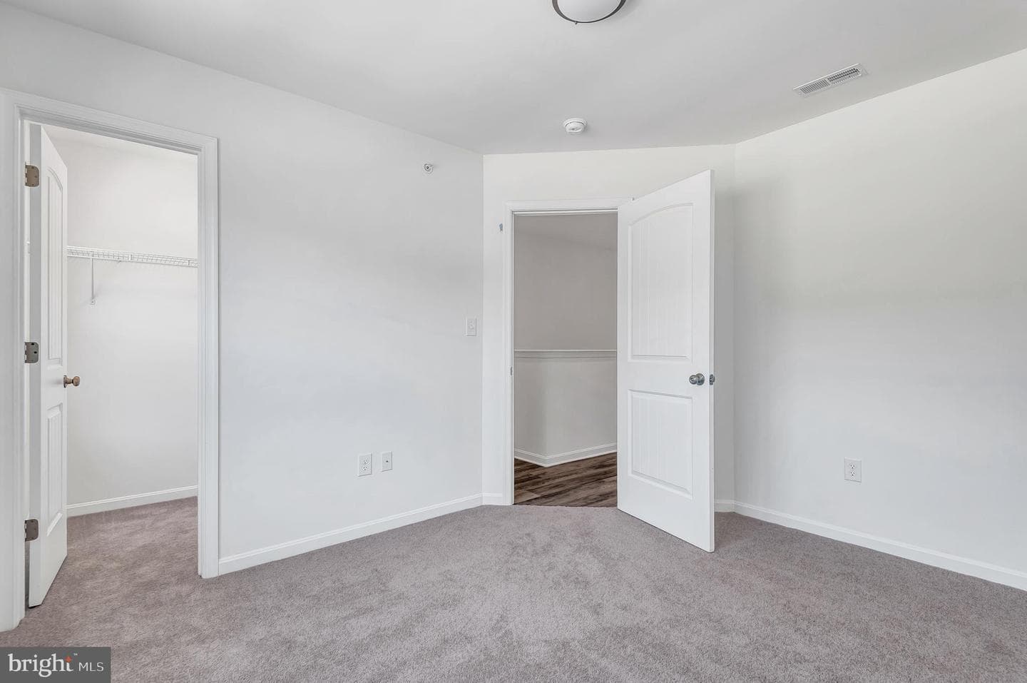 712 Bur Oak Court photo 16