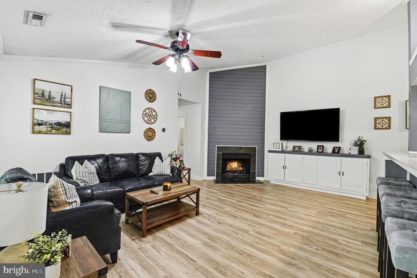 1004 Markham Court photo 4