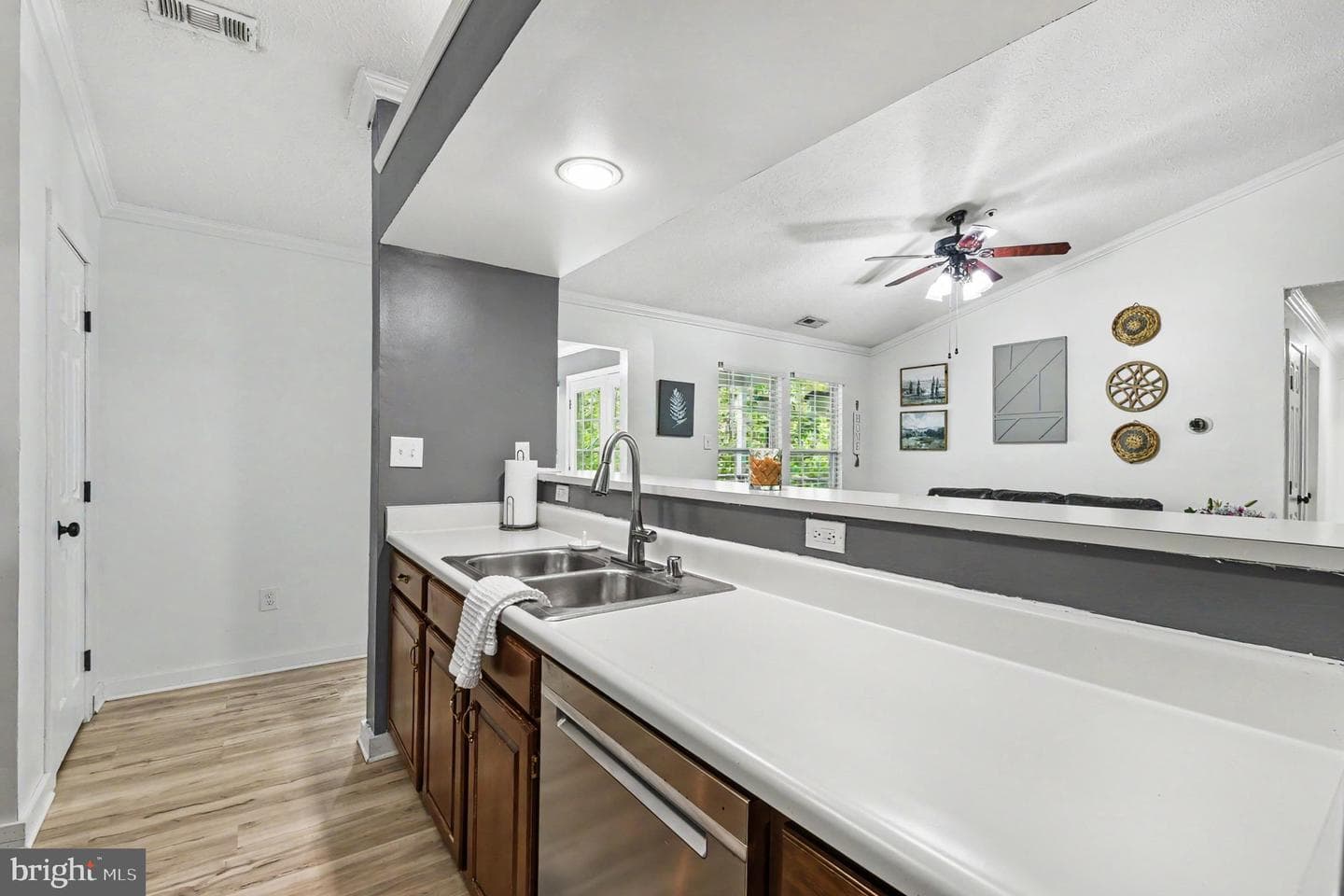 1004 Markham Court photo 9