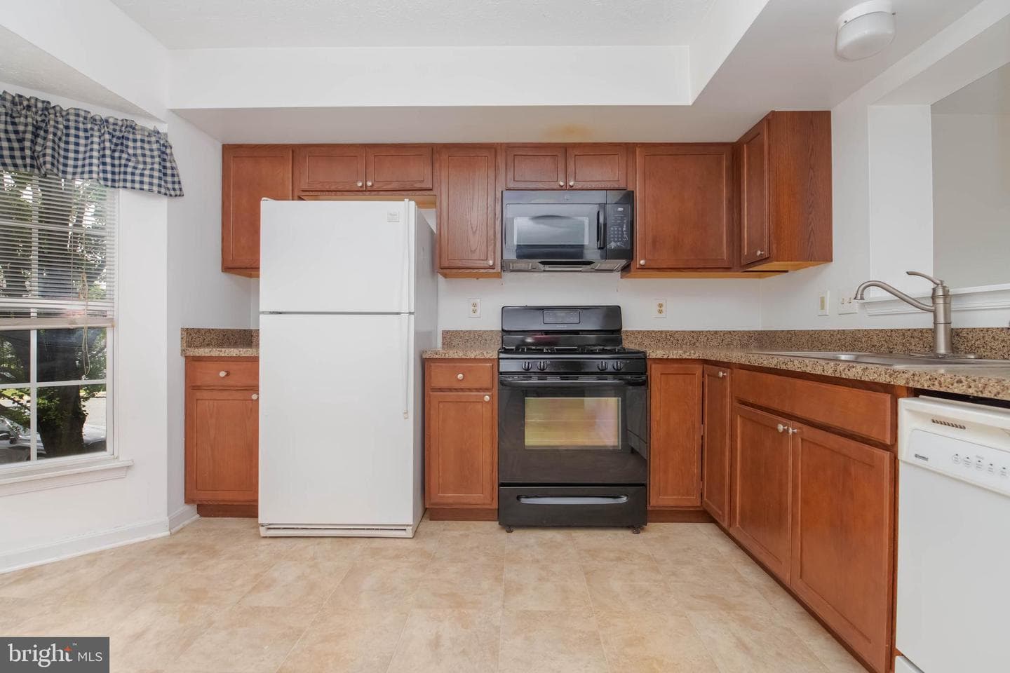 103 Remington Circle photo 3