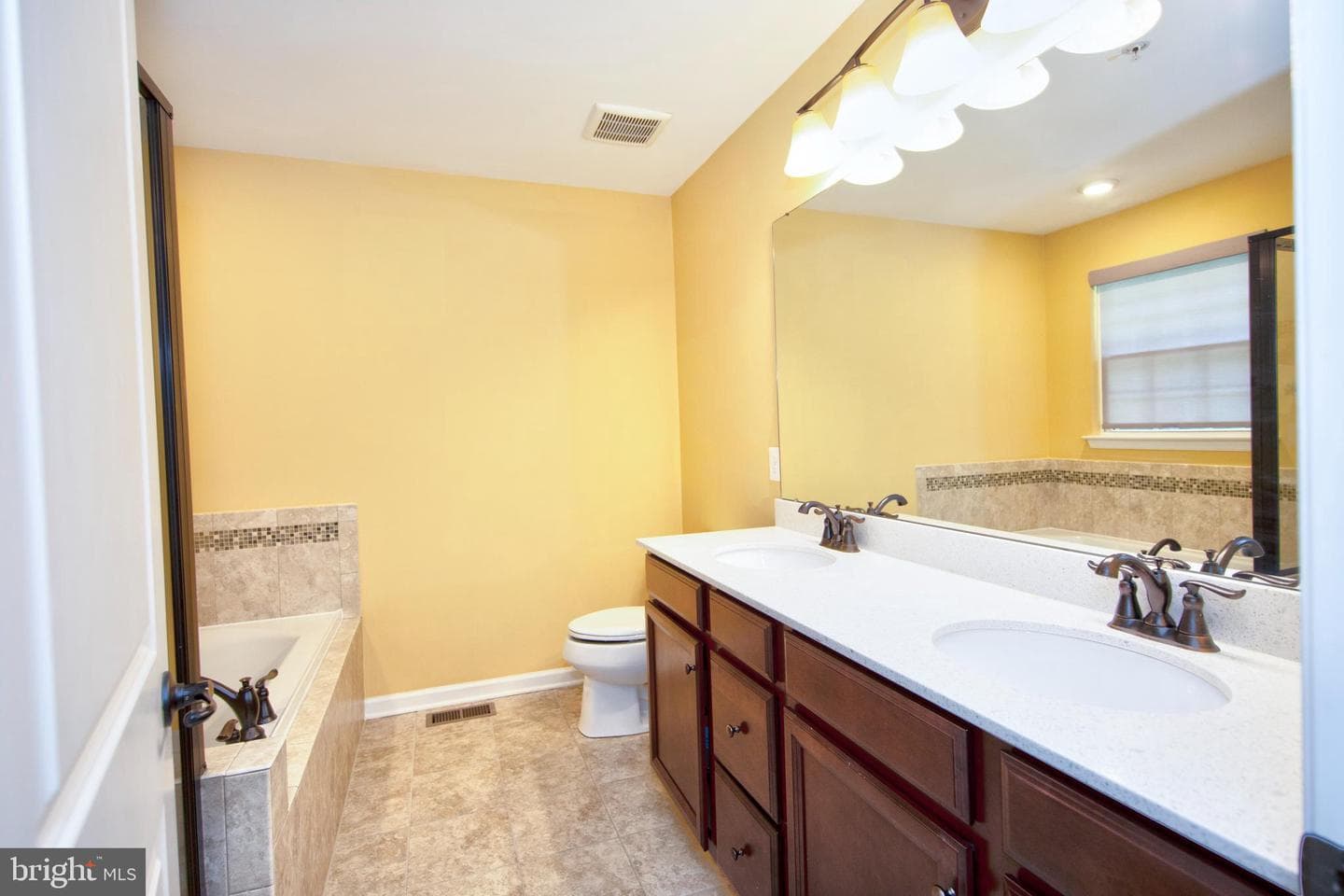 1305 Dickinson Court photo 14