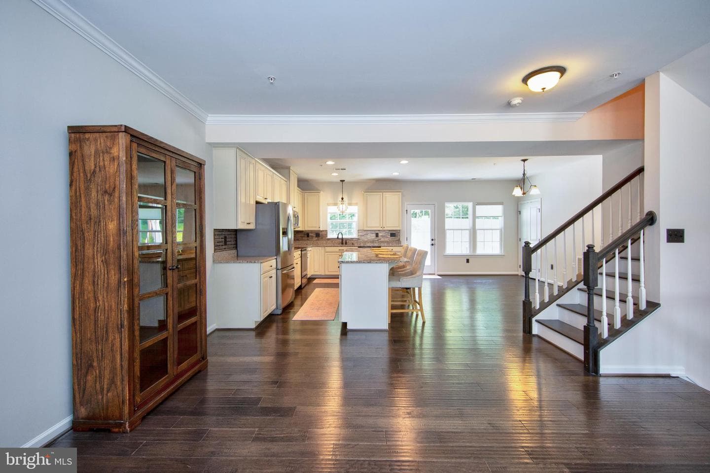 1305 Dickinson Court photo 9
